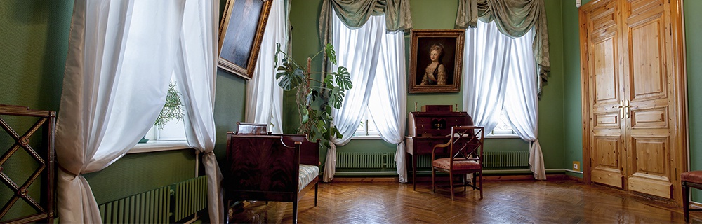 Старинный особняк на Набережной . Фото музея
